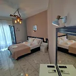 Hotel de apartamente Karaoulanis 2*