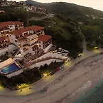 Hotel de apartamente Karaoulanis 2*