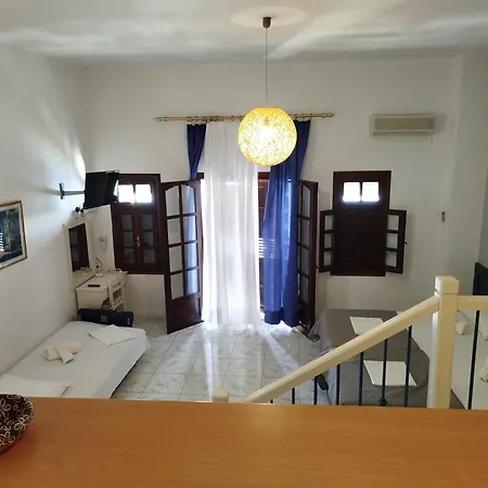 شقة فندقية Karaoulanis 2*