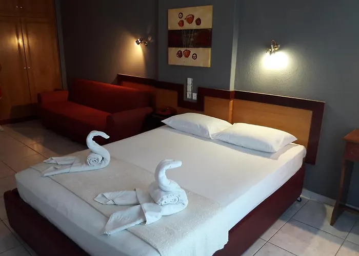 Aparthotel Karaoulanis 2*