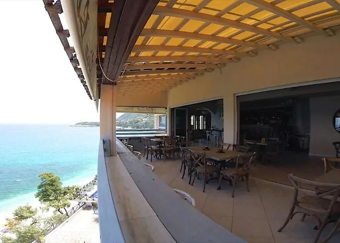 Aparthotel Karaoulanis 2*