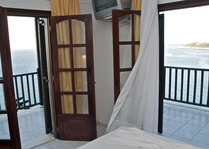 Aparthotel Karaoulanis 2*