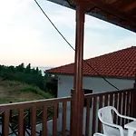 Karaoulanis 公寓式酒店