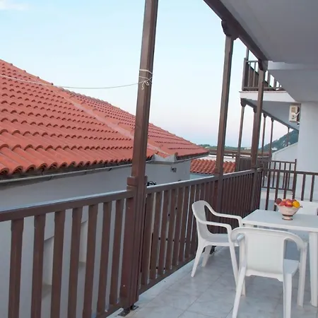 Karaoulanis מלון דירות