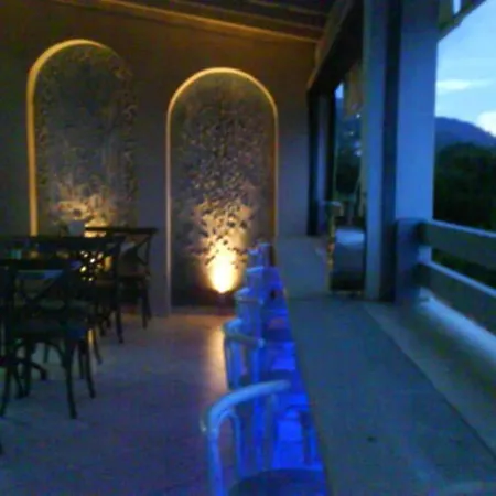 Karaoulanis מלון דירות