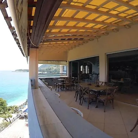 Aparthotel Karaoulanis 2*