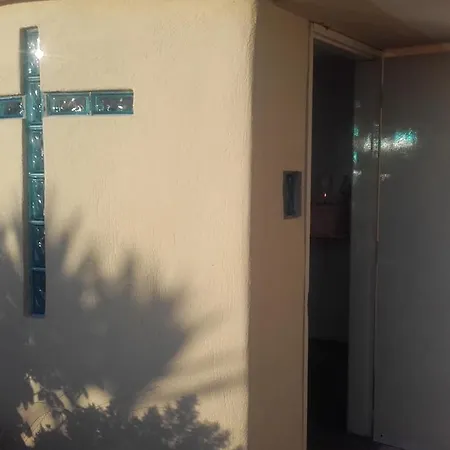 Karaoulanis מלון דירות