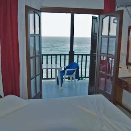 Karaoulanis מלון דירות