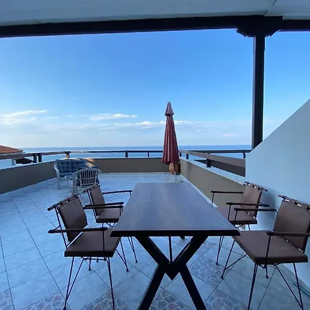 Karaoulanis מלון דירות