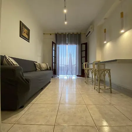 Karaoulanis מלון דירות