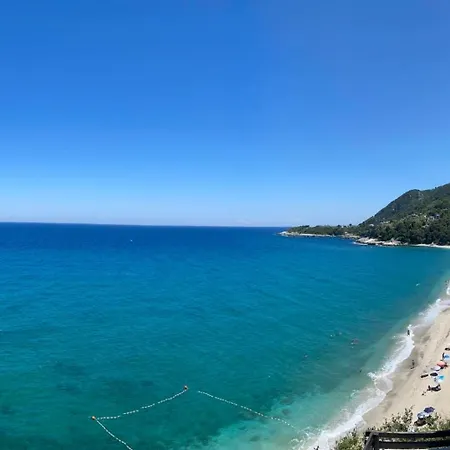 Aparthotel Karaoulanis 2*